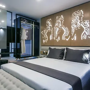 https://lavris-city-suites.rethymnohotels.net