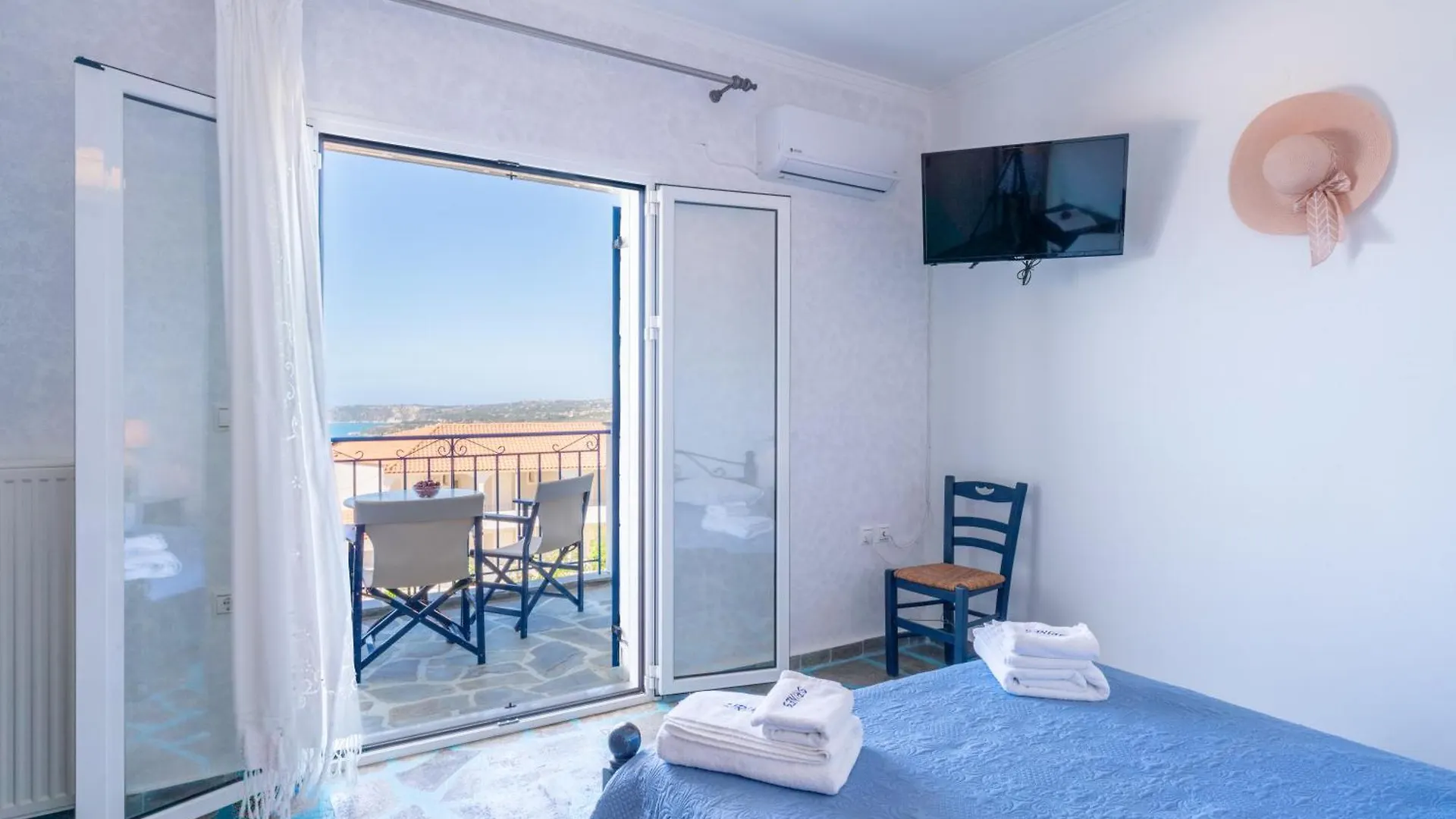 Sirines Aparthotel Vlachata
