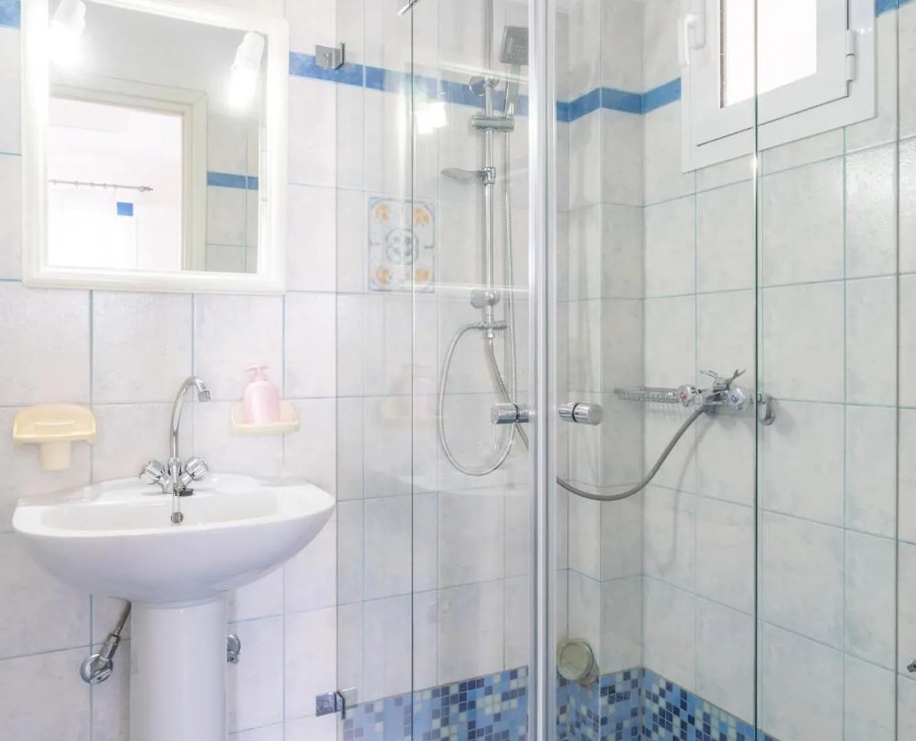 Sirines Aparthotel Vlachata Greece